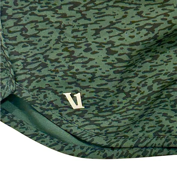 Vuori Clementine Short 2.0 4" Inseam Like New Condition - Picture 4 of 7